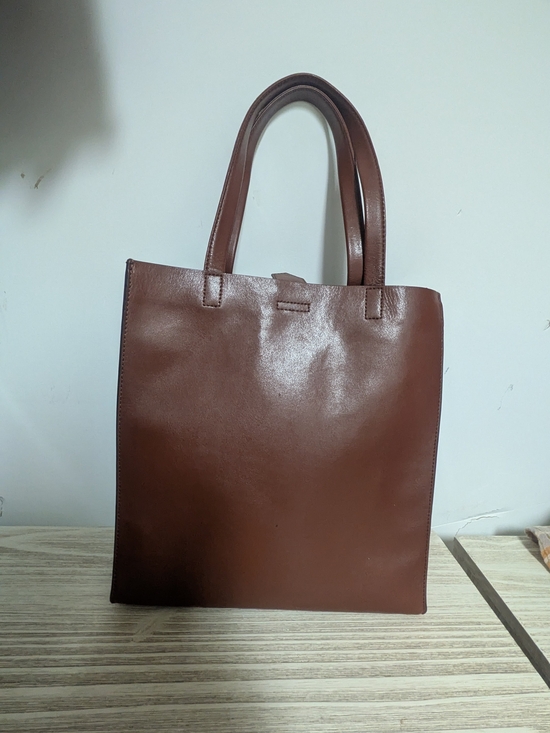 Banana Republic Handbags - Banana Republic Classic Brown Leather Tote Bag